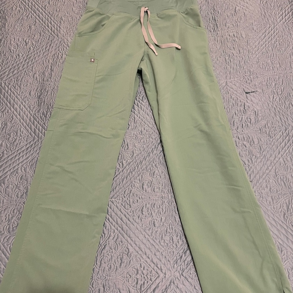 Love these fig scrubs but now required to wear only navy so sadly selling these!